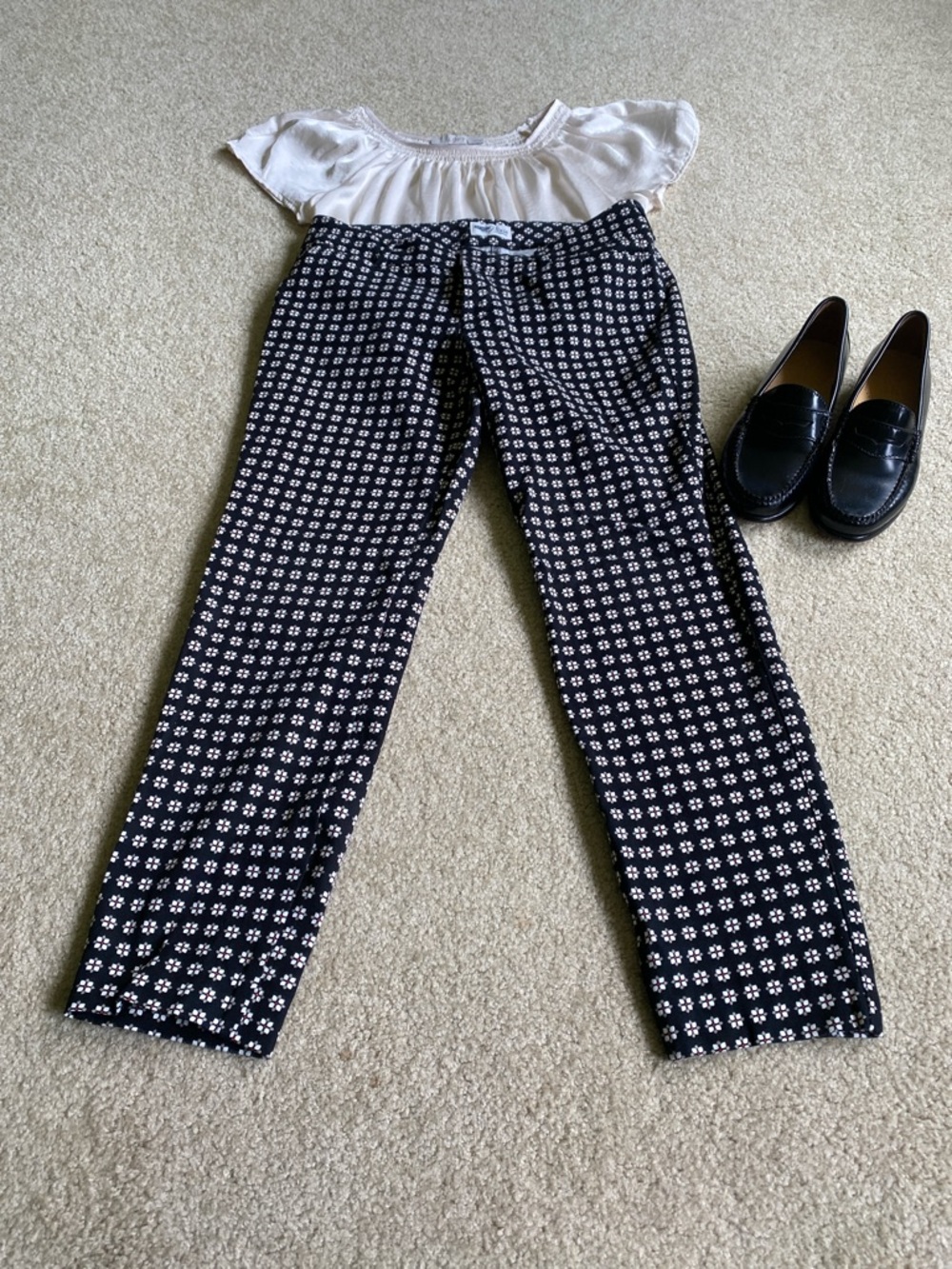 Women's Black Floral Print Straight Leg Ankle Pant